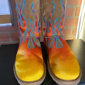 Jeremy Scott X Ugg collab boots!